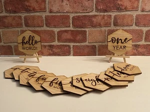 MARCATORI mensili in legno MILESTONE bambino oggetti di scena per foto ottimo regalo per BABY shower - Foto 1 di 3