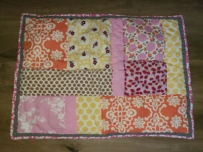 Almohada acolchada falsa Pottery Barn Teen "marrón/rosa/amarillo/naranja retazos" Foto 1 de 4