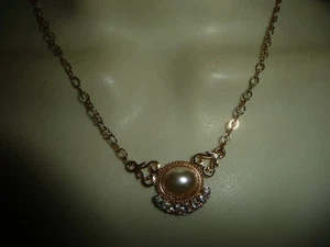DELIQUET PENDANT FAUX PEARL W RHINESTONES GOLD TONE CHAIN NECKLACE #5/19 - Bild 1 von 6