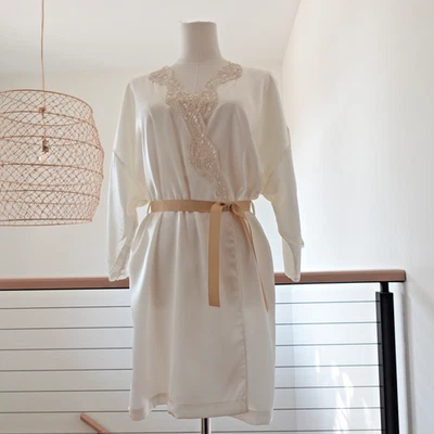 Bata Victoria's Secret para mujer talla única satinada marfil encaje Foto 1 de 4