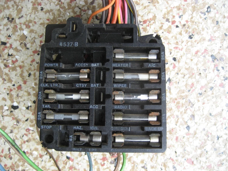 GM OEM 1970 Pontiac GTO tablero caja de fusibles principal y arnés de cableado Foto 1 de 4