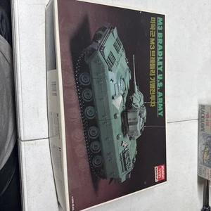 Academy Mini Craft 1:35 M3 Bradley US Army Model Kit #1334 Neu in Open Box - Bild 1 von 4