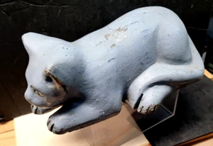 ANTIQUE CROUCHING CAT STONEWARE 19TH CENTURY DOORSTOP - Picture 1 of 2