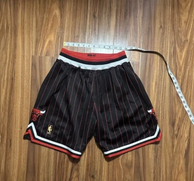 Mitchell & Ness Chicago Bulls NBA Swingman 1988-97 Retro Pin Stripe Shorts S - Image 1 of 4