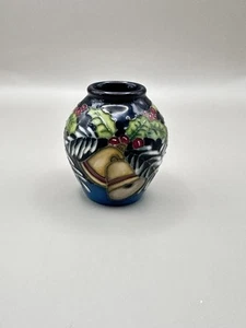 Seltene Moorcroft Miniatur Bella of Holly Weihnachtsmotiv Vase. Nicola Slaney - Bild 1 von 8