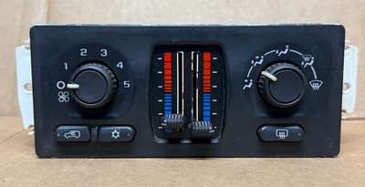 Controles de clima dobles 10370034-2005 Chevy Silverado 2500HD Foto 1 de 4