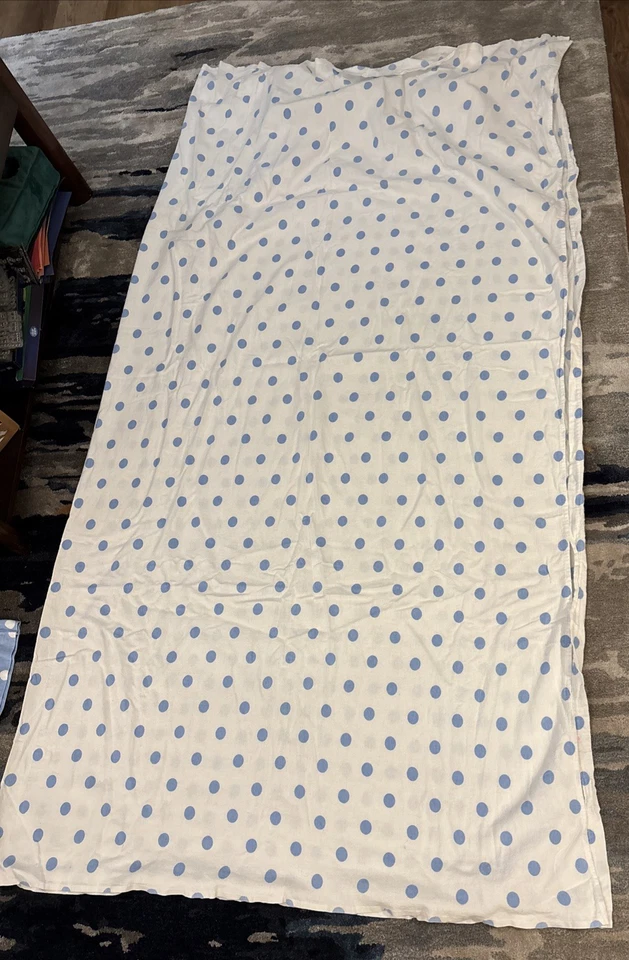 Talla King. Sábana de franela, lunares azules y blancos, con fundas de almohada a juego, usada Foto 1 de 2