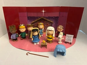 Peanuts 2007 Nativity Scene Complete 9 Figure Set with Background & Accessories - Picture 1 of 1