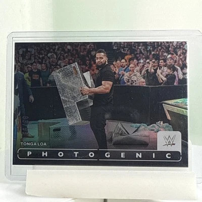 Panini Photogenic WWE 2024 Tonga Loa #67 Silver #/99 The Bloodline PG Foto 1 de 4