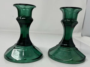 Par de candelabros cónicos de 4" verde bosque - Imagen 1 de 3