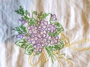 VTG 35" X 16" Handmade Crochet Trim & Embroidery Dresser Scarf Table Runner - Picture 1 of 9