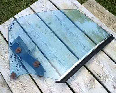 Cadillac 1973 cupé Deville cuarto de vidrio ventana *lado del pasajero* con marco tintado Foto 1 de 4