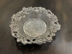 VINTAGE WINE COASTER ~ Arthur Court ~GRAPES & VINE Embossed 6.5” B96 - Picture 1 of 5