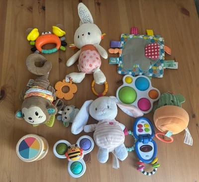 婴儿发育玩具套装汽车座椅和健身房玩具皱摇铃振动旋转 — 第 1/3 张图片