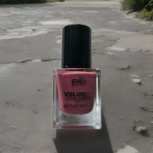 p2 VOLUME GLOSS Gel Look Polish 💅. 021 Young Miss. Vegan  - Bild 1 von 3