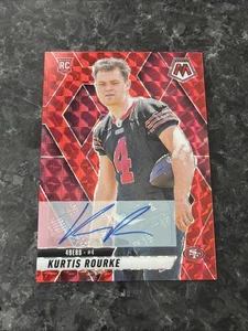 2025 Panini Mosaic Kurtis Rourke Autografo Mosaico Rosso RC/199 SF 49ers QB 🔥 - Foto 1 di 2