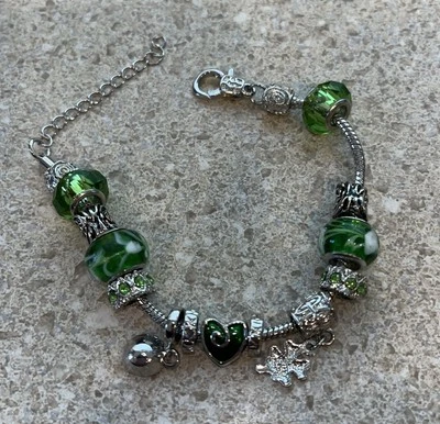H309~ Pulsera de cuentas con dije verde glamoroso y brillante cuerda plateada Foto 1 de 3