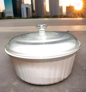 CORNINGWARE CASSERUOLA BIANCA FRANCESE CON COPERCHIO 2,5 QT COPERCHIO F-1-B 624C A 9"w X 3,5"H - Foto 1 di 6