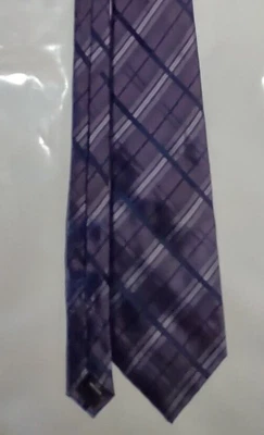 Corbata para hombre: de Kenneth Cole Reaction; púrpura a cuadros, 100 % seda, 4" x 58" Foto 1 de 4