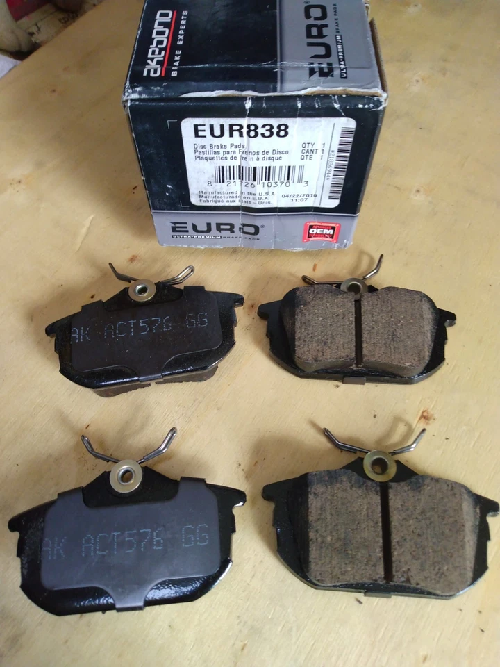 Pastillas de freno de disco traseras Volvo S40 V40 2000-2004 AKEBONO EUR838 Foto 1 de 1