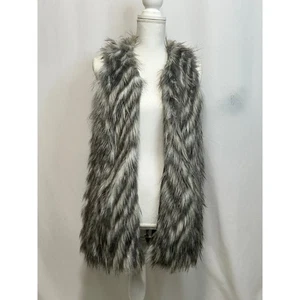Charlotte Russe Faux Fur Vest Gray White Chevron Sleeveless Women's Medium - Picture 1 of 10