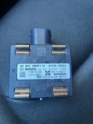 Sensor de radar Nissan Bosch - Asistencia adaptativa de crucero/colisión Foto 1 de 4