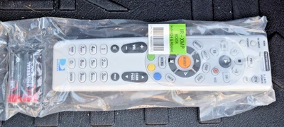 DIRECTV RC65X UNIVERSAL REMOTE HD/DVR D12 IR 2AA BATTERIES NEW - Image 1 of 4