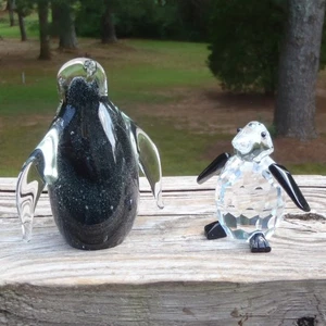 Vintage LOT of 2 Blown Art Glass Clear & Black PENGUIN PAPERWEIGHTS FIGURINES EC - Picture 1 of 10