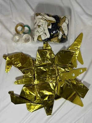 Guirnalda de globos dorada, negra y blanca Foto 1 de 2