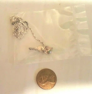 DE COLECCIÓN TOBILLO AVON PLATA ESTERLINA LLAVE DE MI CORAZÓN GRANDE 1998 EN MUY BUEN ESTADO - Imagen 1 de 6