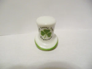 THIMBLE VINTAGE PORCELAIN TOP HAT "THE LUCKY IRISH SHAMROCK" - Picture 1 of 5