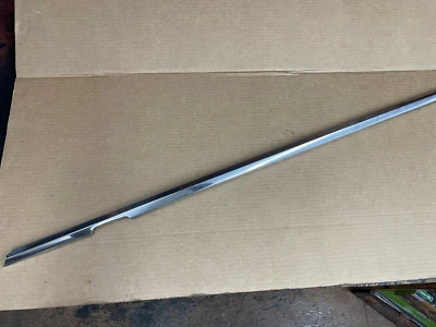 Dodge Colt L.H. 1974 1975 TOP MOLDURA DE PUERTA CROMADA OEM USADA Foto 1 de 4