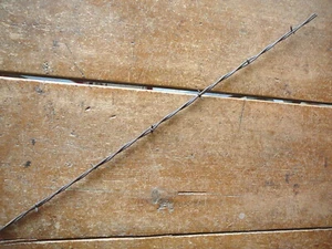 CURTIS 2-PT HALBRUND auf ZWEI FLACHEN LEICHTEN LEINEN - ANTIKER STACHELDRAHT - Bild 1 von 5