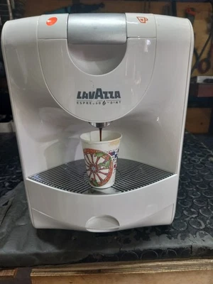 MACCHINA DA CAFFÈ A CAPSULE LAVAZZA EP950 "USATA" E REVISIONATA COME NUOVA - Immagine 1 di 4