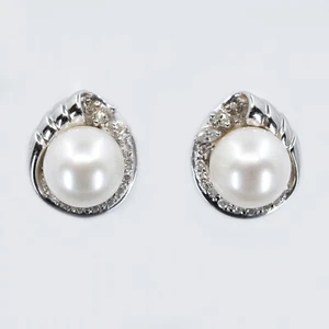 White Gold Earrings With Pearl and Diamonds - Picture 1 of 2