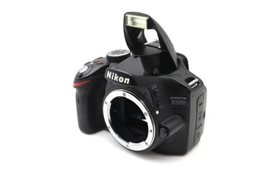 Nikon D3200 Digital SLR Camera Black 18-55mm Lens For Parts from Japan - Image 1 of 4