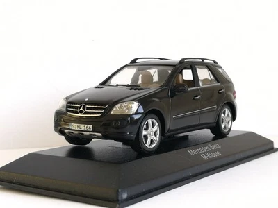 Minichamps Mercedes-Benz W164-M-Class (ML) SUV die-cast model, 1/43 scale - Image 1 of 4