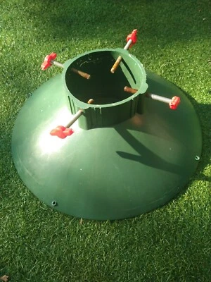 CINCO CLASSIC CHRISTMAS TREE STAND FOR TREES UP TO 10' TALL W/ 6" TRUNK - Image 1 of 4