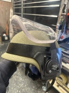 Heavy duty military helmet, heavy plastic shield looks to be over a half inch - Bild 1 von 7