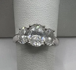 Ring 14k White Gold 3 Stone Style Oval Shaped Cubic Zirconia Size 8.25 - Picture 1 of 6