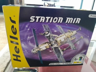 STATION MIR Maquette  Heller jamais montée echelle 1/25 - Photo 1/3