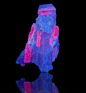 Cristales de cianita azul fluorescente de 157 quilates en matriz de Kunar @AFG - Imagen 1 de 10