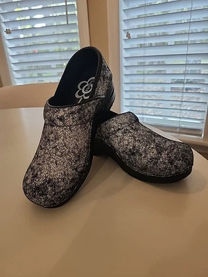 Sanitas Nursing Shoes Suede Sz 6/ 37 Clog Mules Black W/WHITE CRACKLE Worn Once - Image 1 of 4