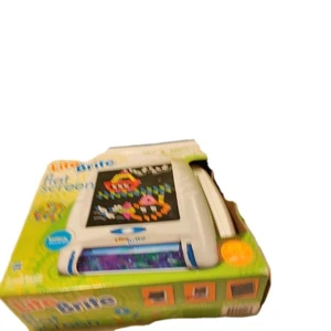 LITE BRITE FLAT SCREEN PEGS ART BATTERY POWERED BOY GIRL  ages 4 up peg storage! - Picture 1 of 8