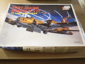 ACADEMY 2142 - BOEING B-17F FLYING FORTESS FORT ALAMO - 1/72 - Photo 1/3