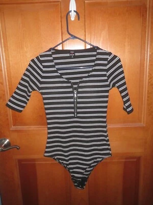 Roma Concepts Ribbed Bodysuit Juniors' Large Short Sleeve Black White Stripe GUC - Image 1 of 4