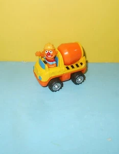 Mattel Sesame Street 2001 diecast Ernie en un camión de cemento juguete de juego - Imagen 1 de 2
