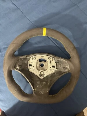 BMW E9X E90 E92 E93 E82 E88 M3 ALCANTARA PUNTADA AMARILLA VOLANTE SIN PALETA Foto 1 de 2