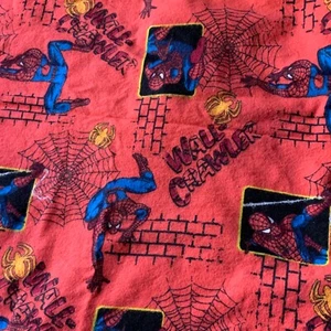 Tela de franela roja Spiderman con licencia Marvel, patrón de rastreador de pared, 2010 - Imagen 1 de 8