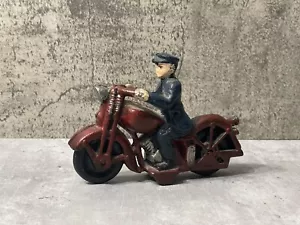 Antikes gusseisernes Polizist auf Motorrad Spielzeug - Bild 1 von 7
